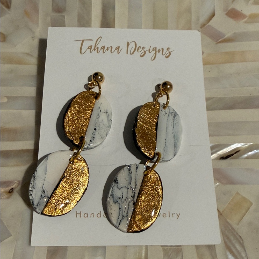 Any offers accepted 🎉Polymer clay Gold and White Earrings